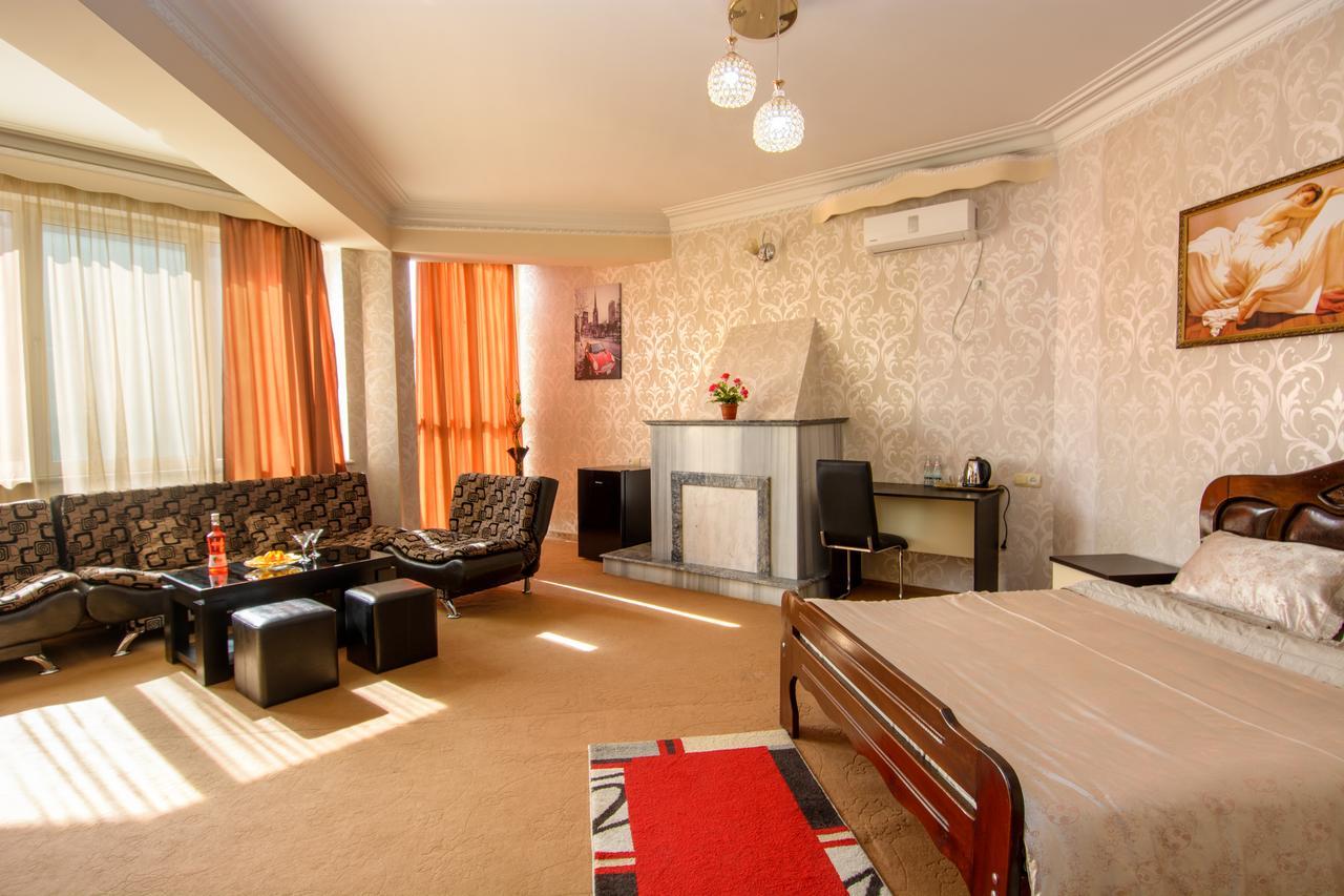 Silk Road Hotel Тбилиси Екстериор снимка