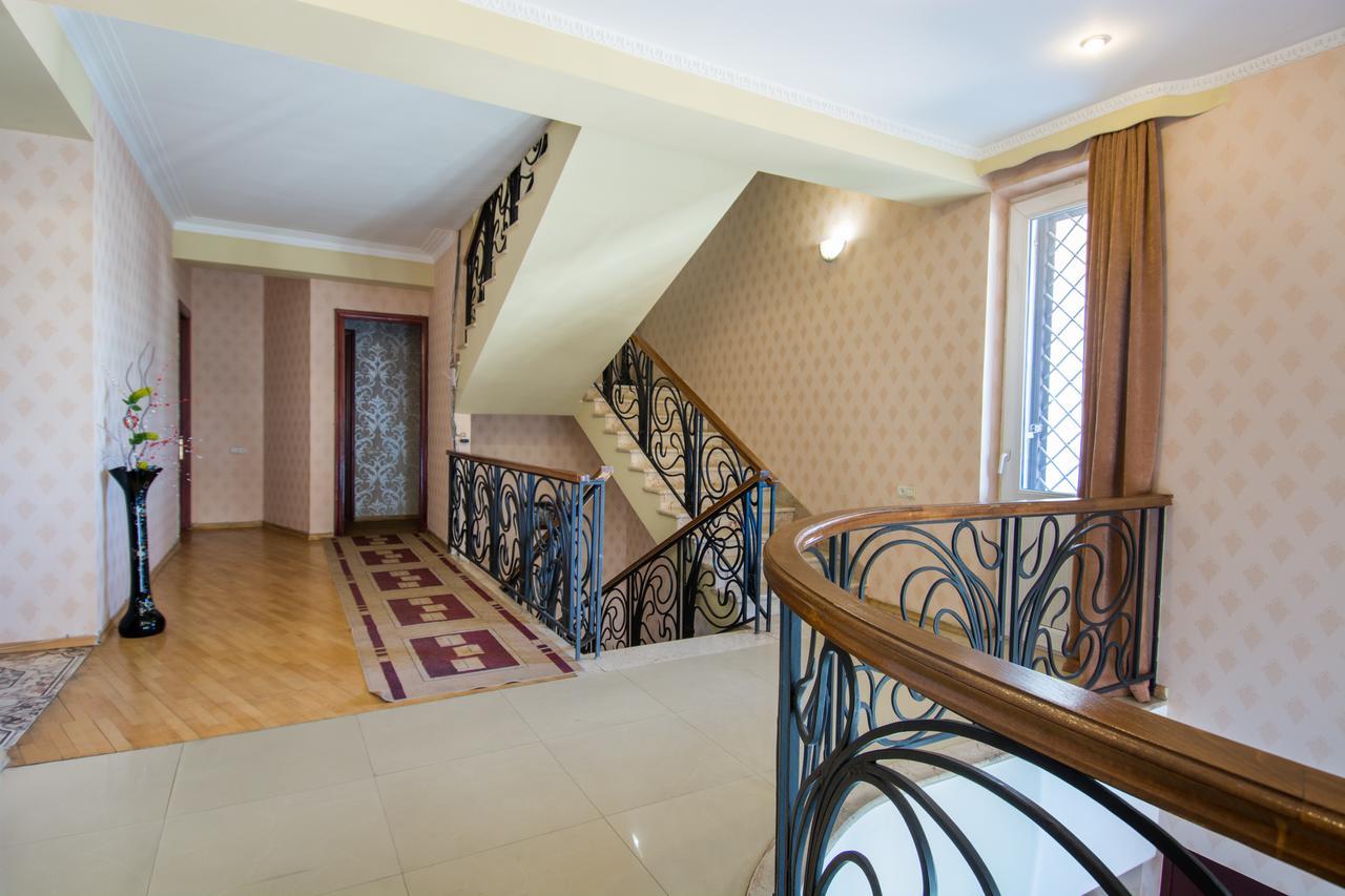 Silk Road Hotel Тбилиси Екстериор снимка