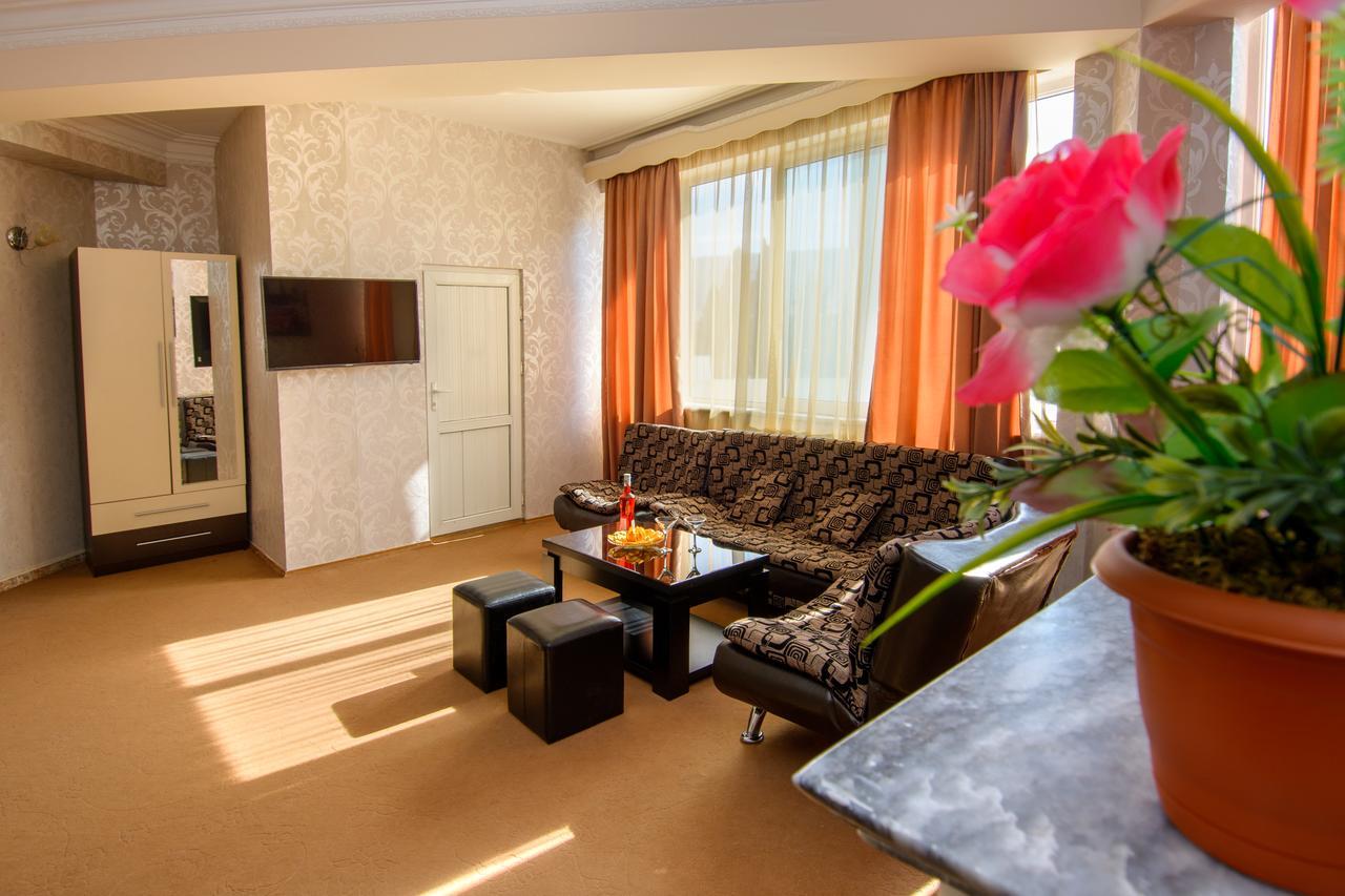 Silk Road Hotel Тбилиси Екстериор снимка